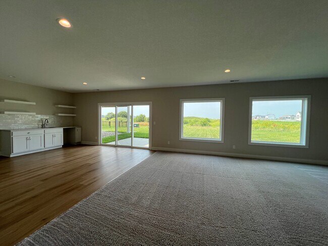Building Photo - 460 NW Gracewood Dr