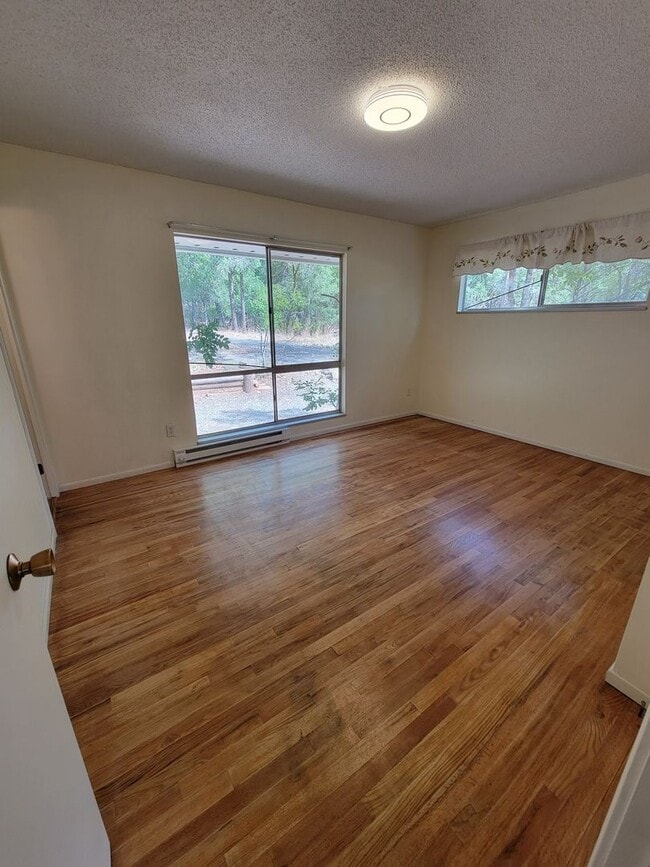 Building Photo - Nice Home Near Weaverville!!
