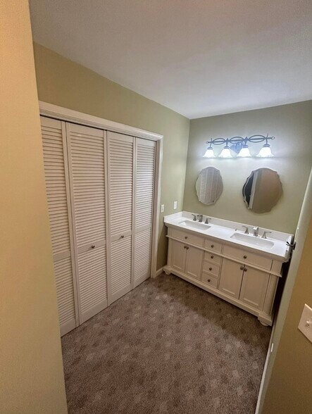 Building Photo - 102 Bainbridge Dr