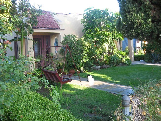 Building Photo - 727 N Occidental Blvd