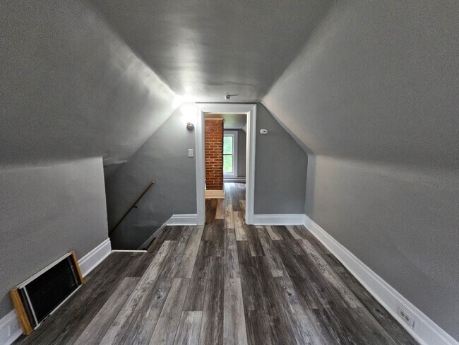 Building Photo - 3 bed 1 bath House for rent in Crafton!