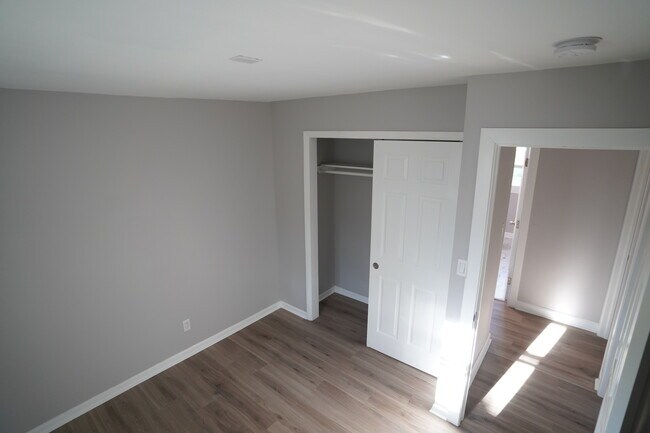 Building Photo - 1501 N Freund Ave