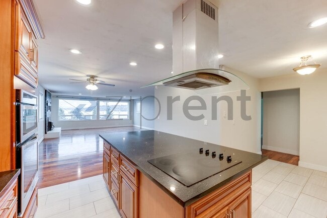 Building Photo - 10123 Cornell Ave S