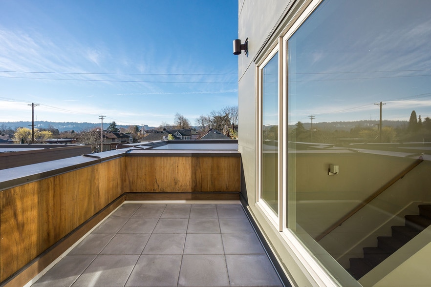 Building Photo - 2457 SE Ankeny St