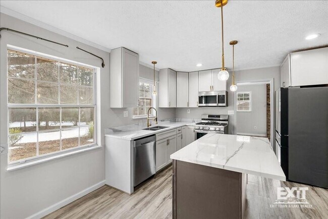 Building Photo - Welcome To This Smart 3 Bedroom, 1.5 Bath Home in Clarksville, VA!