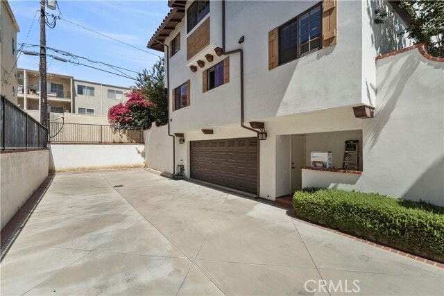Building Photo - 1128 Huntington Dr