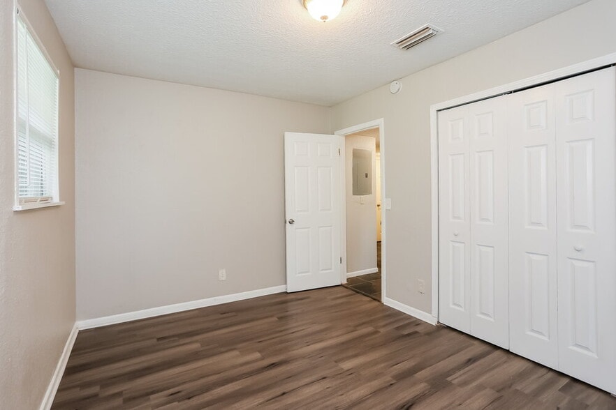 Building Photo - 6812 Hawkins Ct