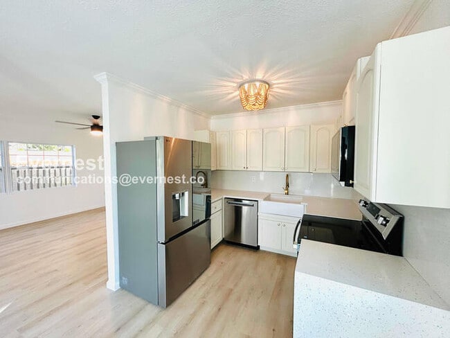 Building Photo - 3032 56th St S