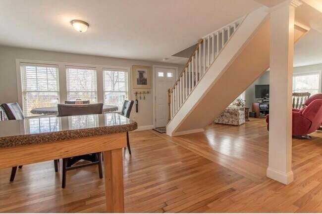 Stairs/Front door - 49 Lambert Ave