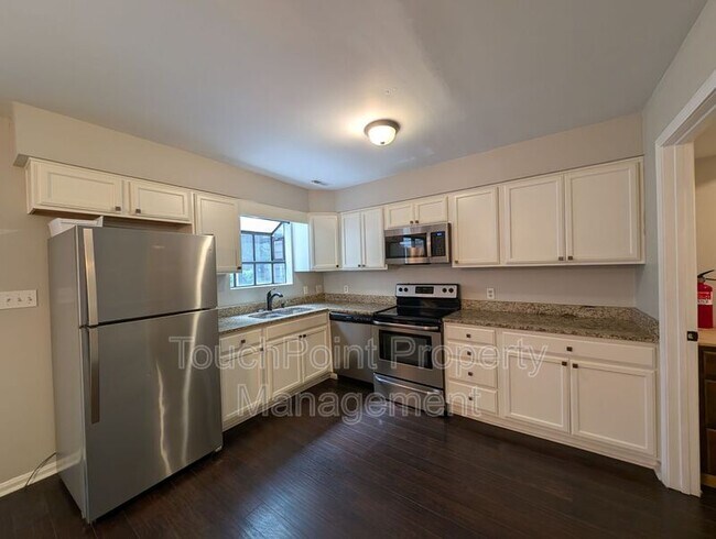 Building Photo - 9111 Sharonbrook Dr
