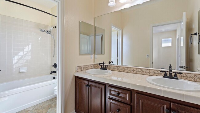 Building Photo - Stunning 4 Bedroom Home in Aliso Viejo!