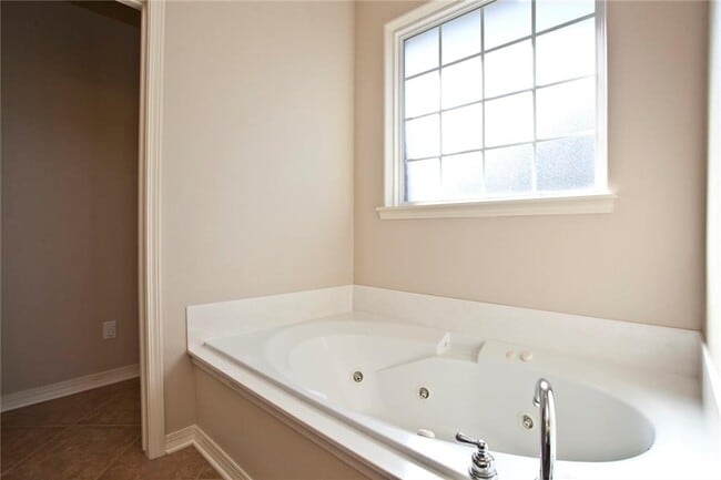 Building Photo - 3004 SW Camden Dr