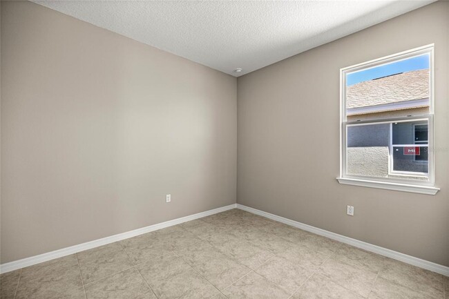 Building Photo - 5828 SW 76th Ct