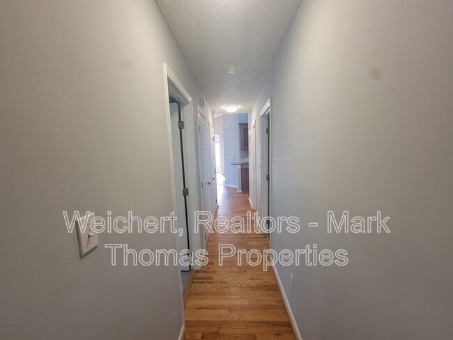 Building Photo - 104 Shotts Ct