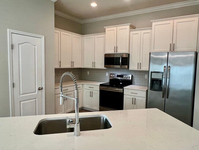 Building Photo - Great Size Home on Jacksonvilles Northside