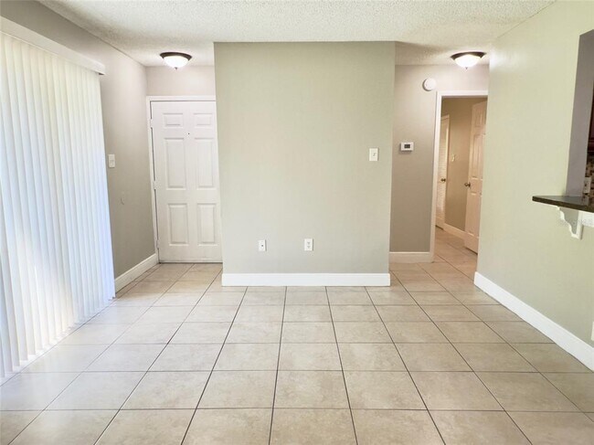 Building Photo - 3846 Bay Club Cir