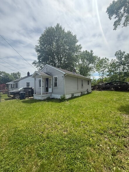 Building Photo - 805 Waldman Ave