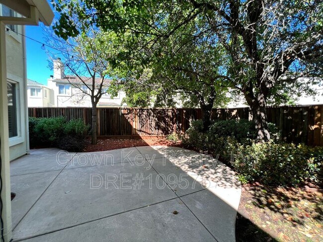 Building Photo - 673 Nacomis Ct