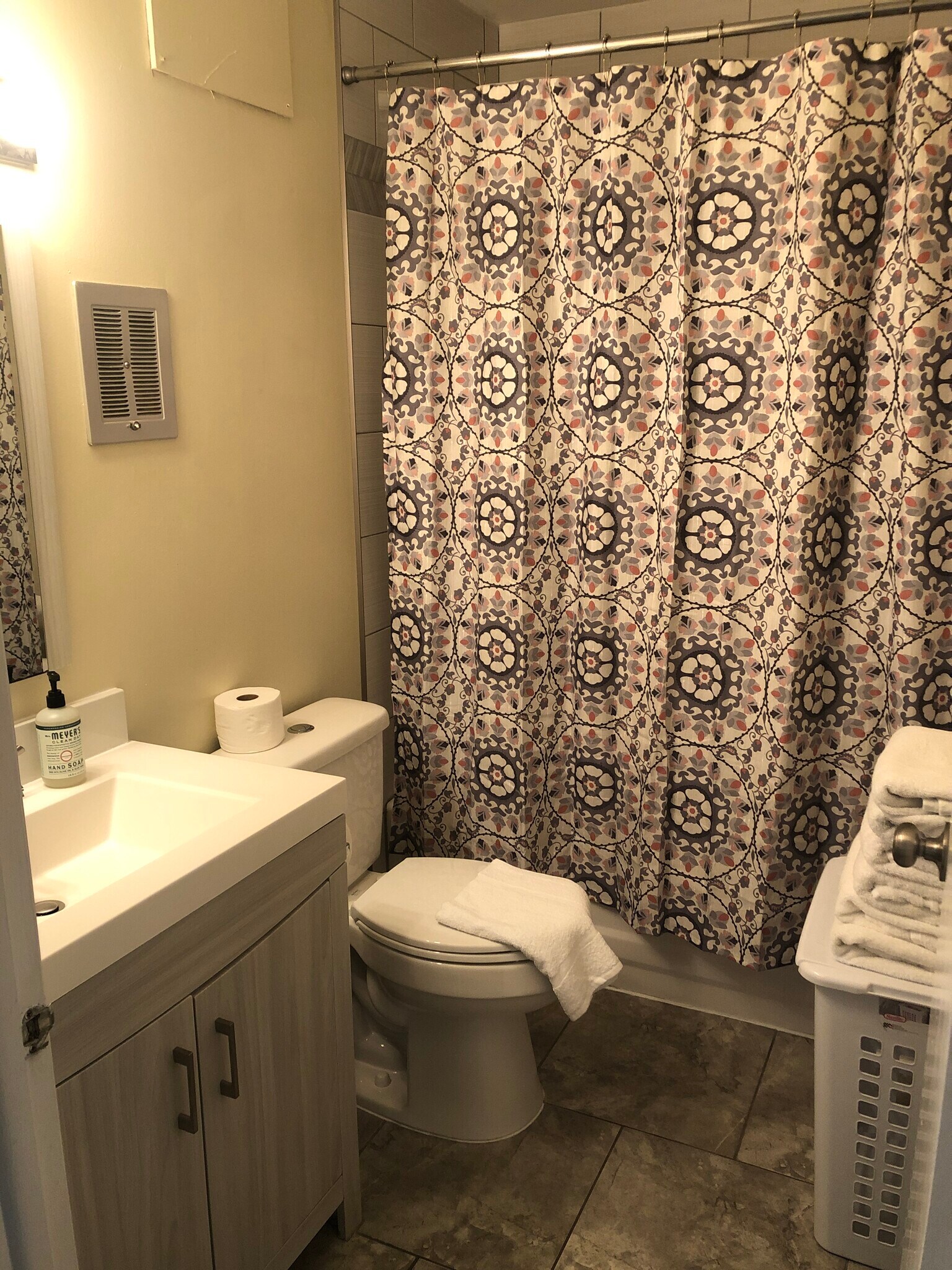 Building Photo - 105 Jamestown Rd