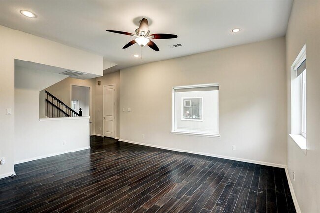 Building Photo - 2613 Waugh Dr