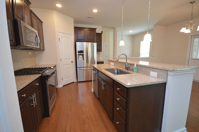 Building Photo - 904 Cozy Oak Ave