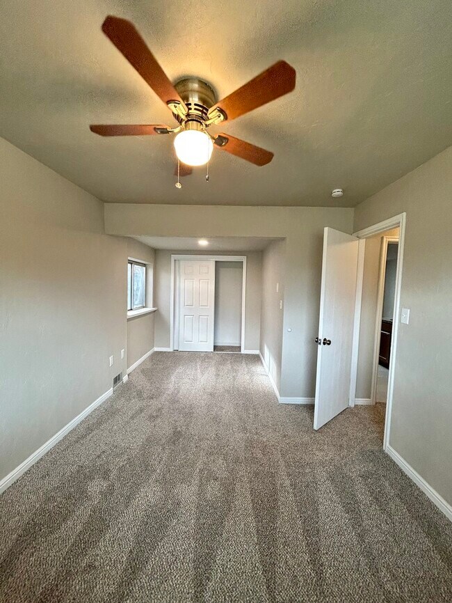 Building Photo - Remodeled 3 Bed, 2 Bath Home in West Jordan — Available Now