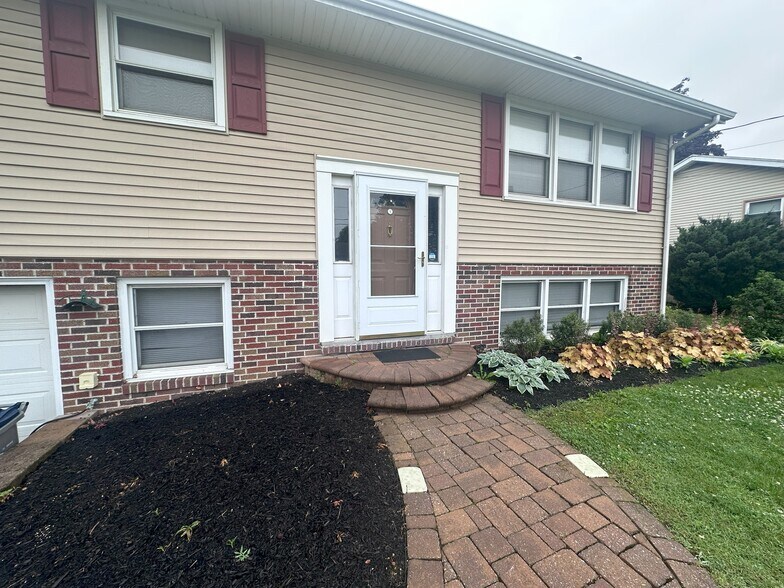 Building Photo - 14 E Glen Tilt Ave