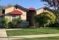 Building Photo - Beautiful home in private cul-de-sac!