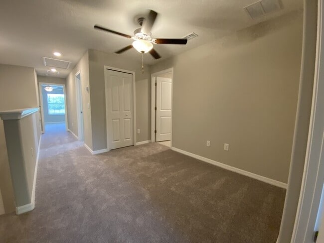 Building Photo - Coming Soon! End Unit 3/2.5 Townhome For R...