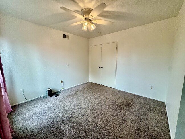 Building Photo - 2027 Fuerte Ln