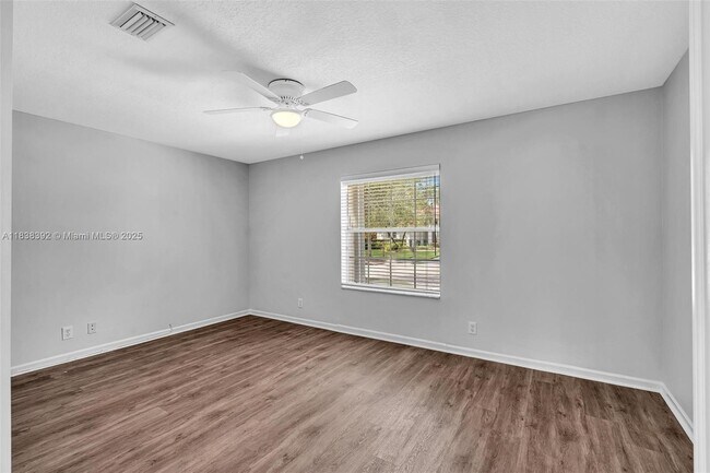 Building Photo - 794 Lake Blvd