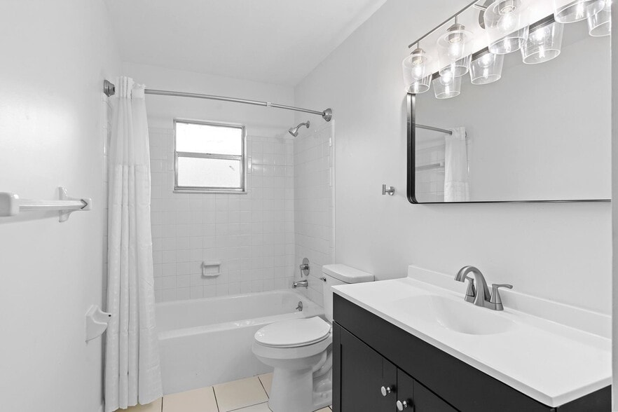 Building Photo - 5348 Hillock Ct