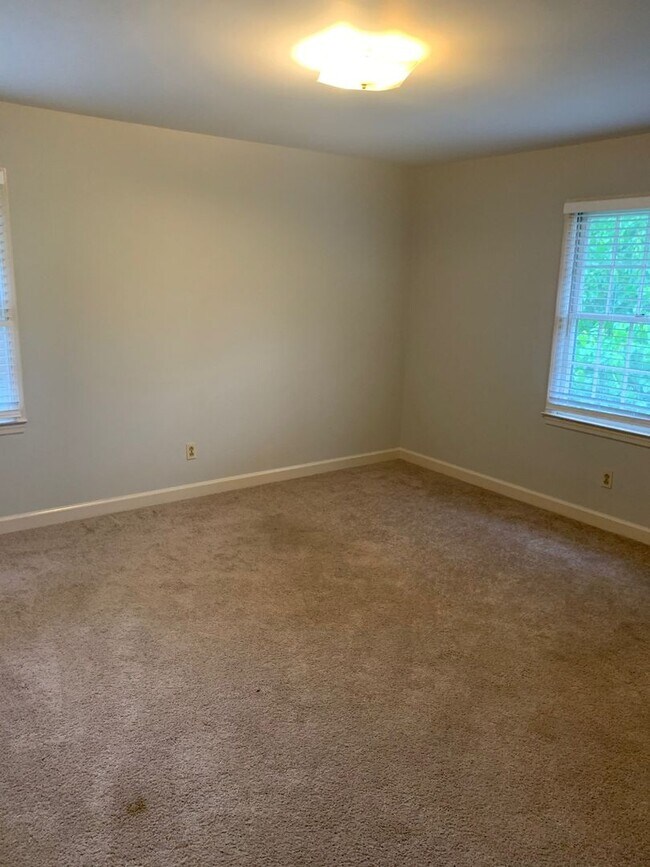 Building Photo - 1194 W 4th St