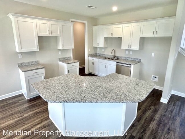 Building Photo - 4 br, 2.5 bath House - 8745 Kennesaw Dr E