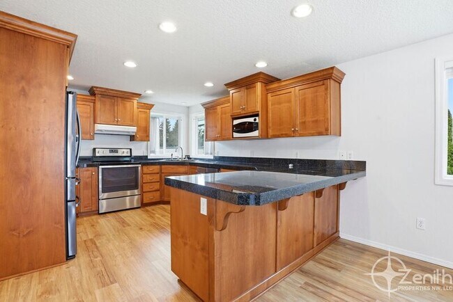 Building Photo - 13801 NE 40th St