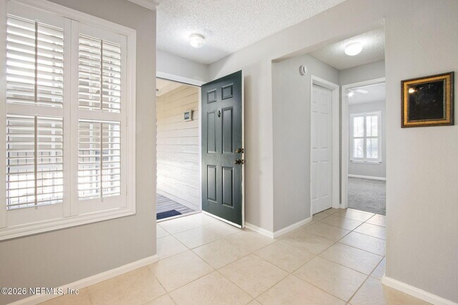 Building Photo - 800 Ironwood Dr