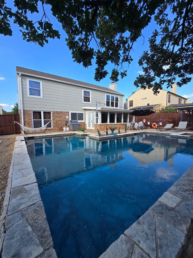 Building Photo - 6872 Greenleaf Dr