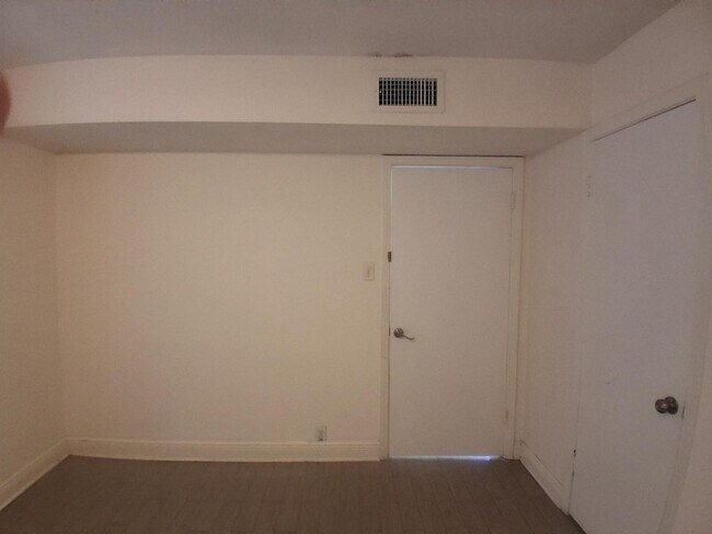 Building Photo - 3320 N Arnoult Rd