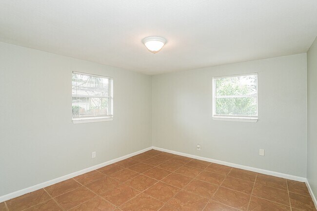 Building Photo - 3 BR/1BA | Newly Renovated Single Family Home | Large yard| In Tampa!
