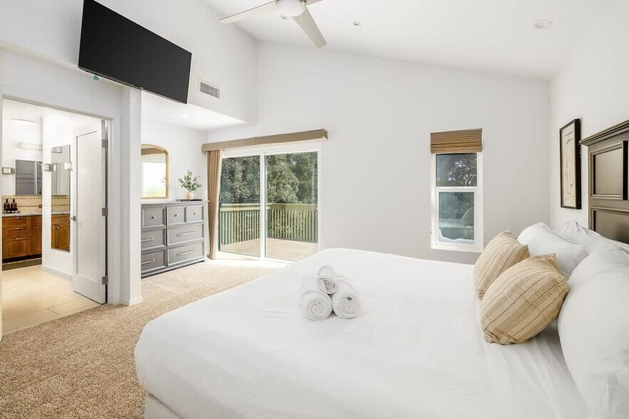 Building Photo - 1023 Sea Village Dr