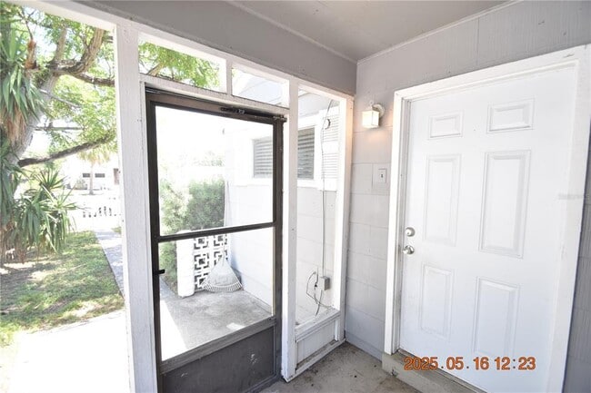 Building Photo - 872 51st Ave N