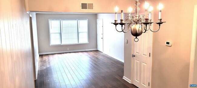 Building Photo - 2527 Hydraulic Rd