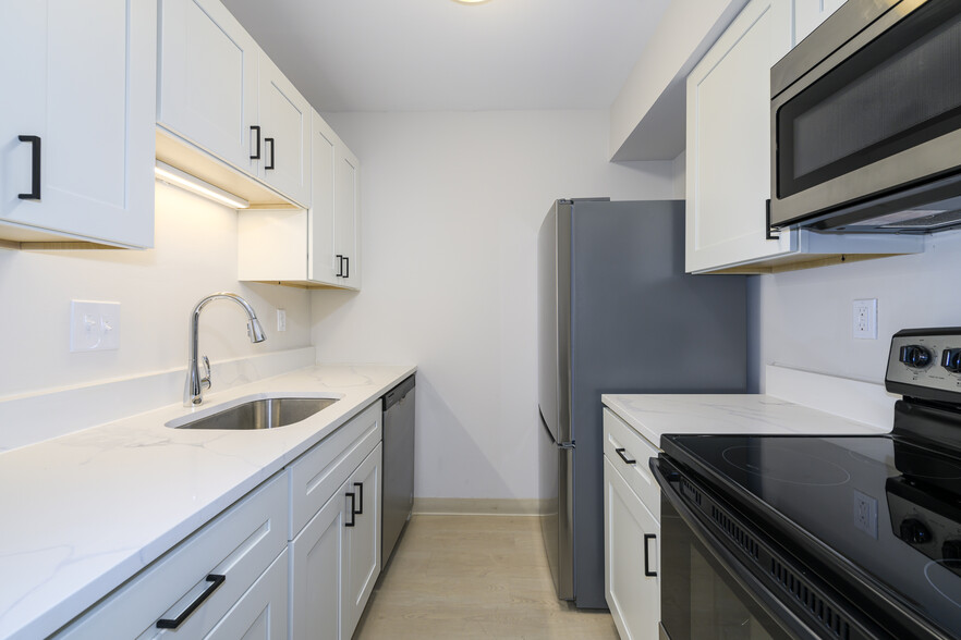 Primary Photo - Oak Forest Apartments
