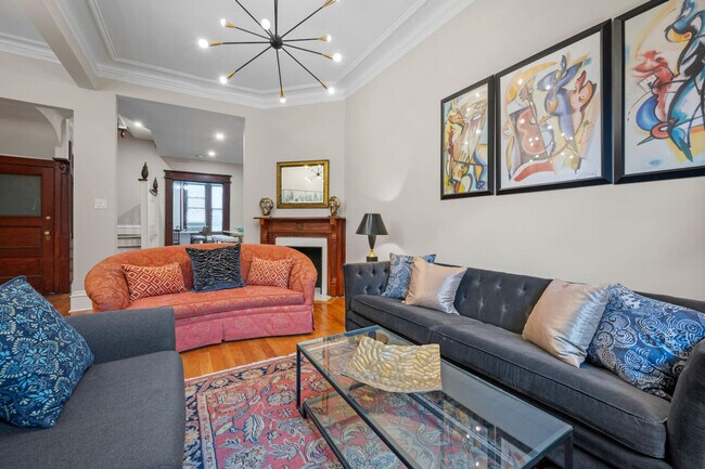 Building Photo - 215 W 138th St