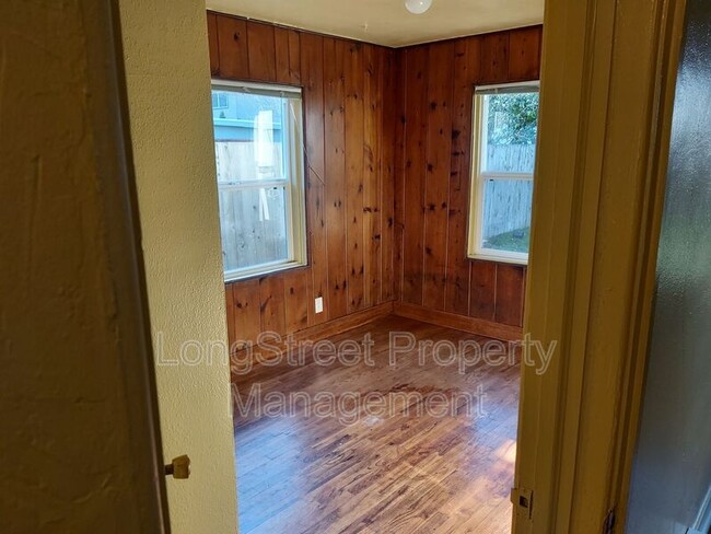 Building Photo - 624 NW 19th St