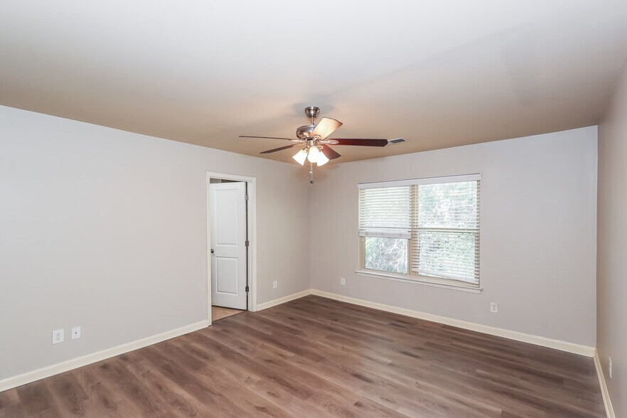 Building Photo - 260 Stillwood Dr