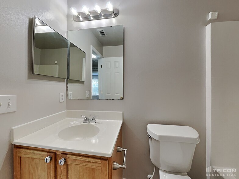 Building Photo - 2665 Whispering Trails Dr