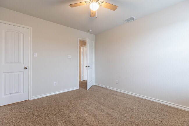 Building Photo - 2918 Lindenwood Run