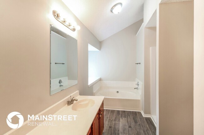 Building Photo - 2031 Great Oaks Ct