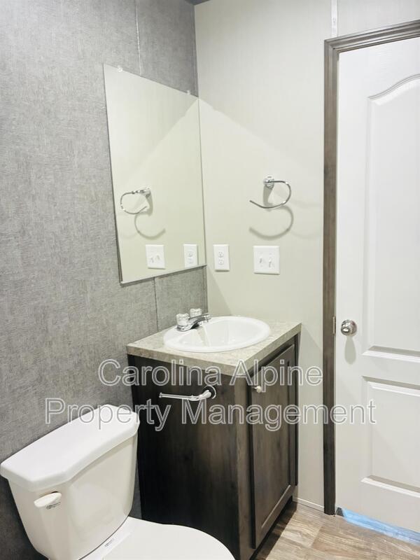 Building Photo - 315 Starling Ln
